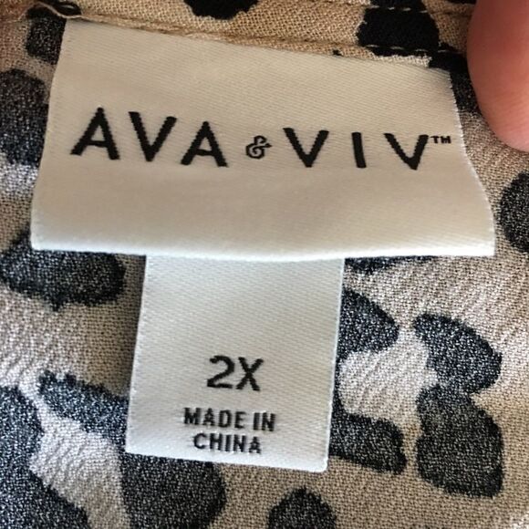 #138 Plus Size Ava + Viv Leopard Crossover Top - Picture 6 of 6